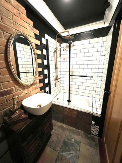 Quirky 2 bedroom duplex condo Rochester  Buitenkant foto